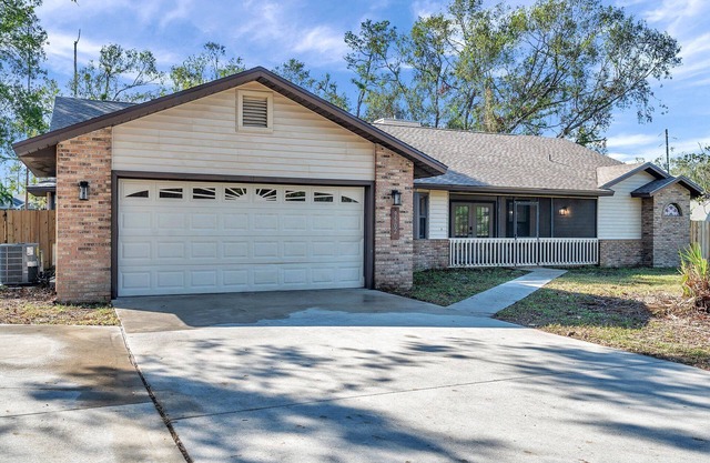 Spacious 5-bedroom house on Acreage near Beaches and Sarasota Shopping Centers