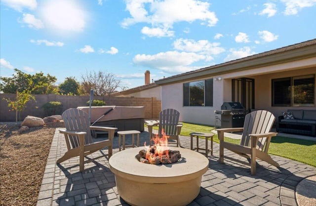 Spacious 5-bedroom house with Heated Pool
