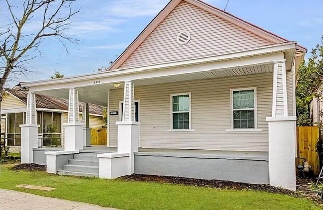 Spacious 5-bedroom house with AC and WiFi in charming Augusta