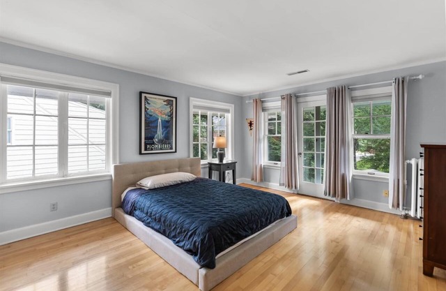 Spacious 5-bedroom house in University Heights/Camp Randall w/3.5 bathrooms