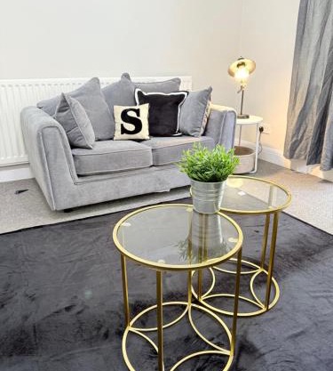 Spacious 5-Bedroom house close to station