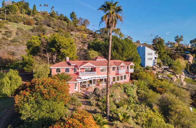 Spacious 5-bedroom nature retreat in the Santa Monica Mountains of Malibu