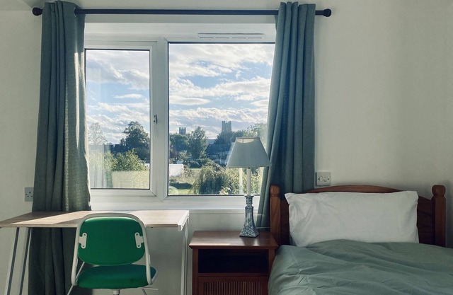 Spacious 5 bedroom Retreat in Ely City Centre