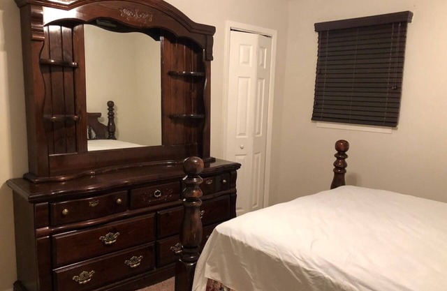 Spacious 5-bedroom house in awesome school district with WiFi