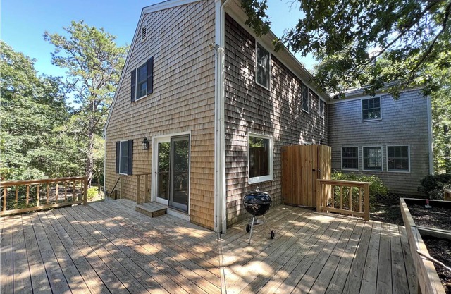 Spacious 5-bedroom secluded house in West Tisbury - Lambert Cove's Beach Pass