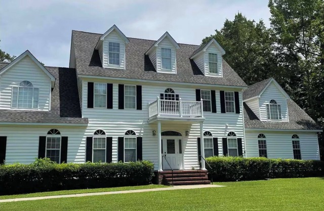 Spacious 5-bedroom house with AC and WiFi in charming Williamsburg