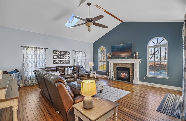 Spacious 5 Bedroom w/Pool, Patio and Theater