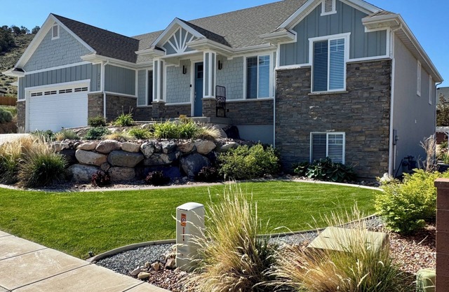 Spacious 5-BR Home. Pool Table, Air Hockey, TVs in Every Room, & Outdoor Dining