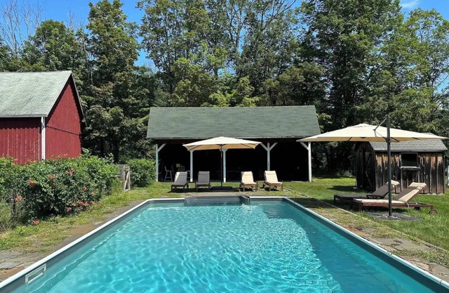Spacious 5bd/3ba Catskills House w Pool, River/Lake Access, WiFi, A/C & Gameroom