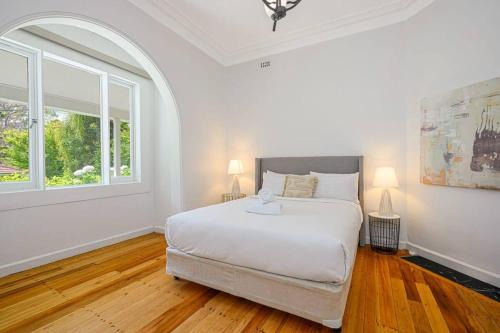 Spacious 5BD Garden House in Hornsby close 2 train
