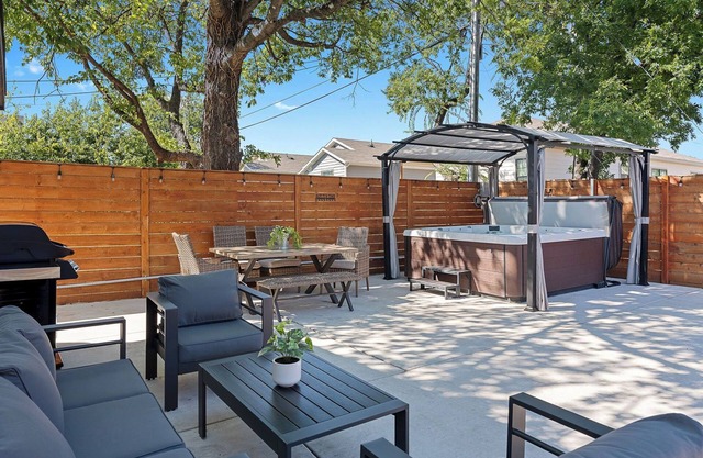 Spacious 5Bdr/5Bath in Downtown FW Stockyards TCU