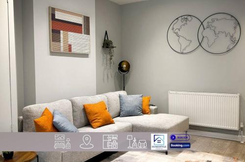 Spacious 5BDR House By Homestyles Hosts Short Lets & Serviced Accommodation Suffolk With Private En-Suite & Free Parking