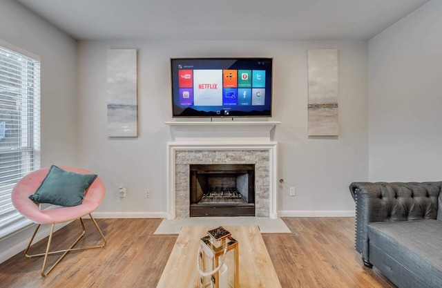 Spacious 5BR/2.5B Home with Pool