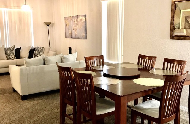 SPACIOUS 5BR GETAWAY - 30 MINS FROM DISNEY WORLD