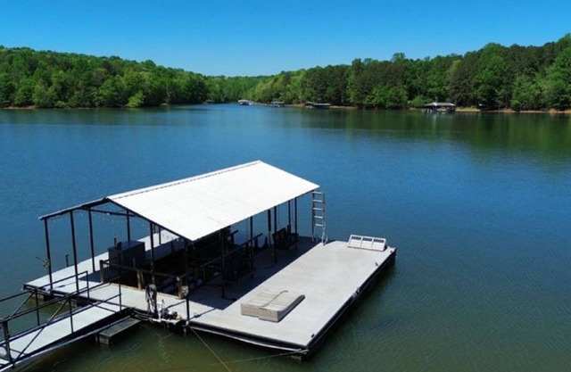 Spacious 5BR Lakefront home with hot tub, ping pong, private dock