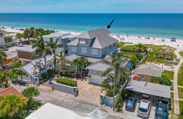 Spacious 6-bedroom Oceanfront Beach house w/ private pool in Indian Rocks Beach
