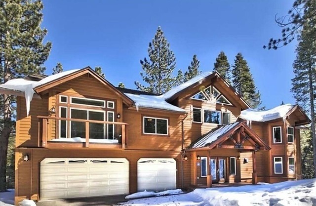 Spacious 6-bedroom house in marvelous South Lake Tahoe