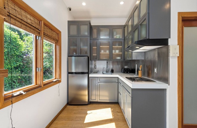 Spacious 6-bedroom house with AC, WiFi in amazing West Hollywood