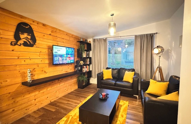 Spacious 6 bedroom house perfect for contractors and travellers.