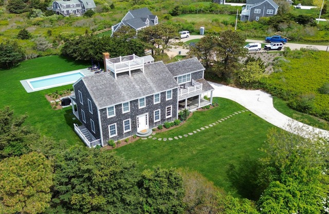 Spacious 6-bedroom House w/ Pool - Walk to Beach!