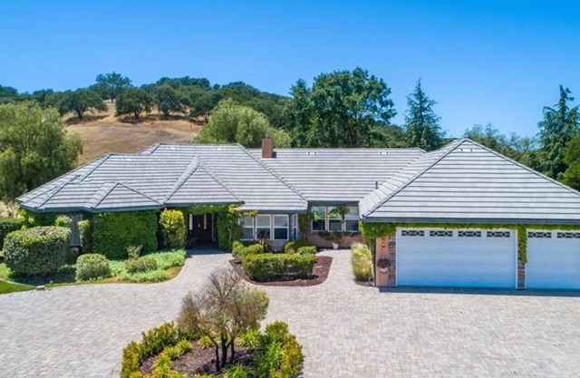 Spacious 6-bedroom House on 6 Acres Surrounded by Vineyards, Spa, in Templeton