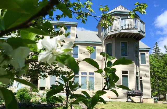 Spacieuse maison de verger d'héritage de 6 chambres près du rivage et de l'Acadie