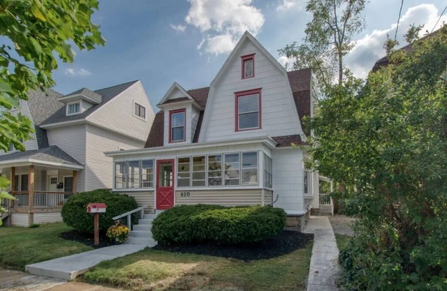 Spacious 6-bedroom house in lovely Grand Rapids with WiFi