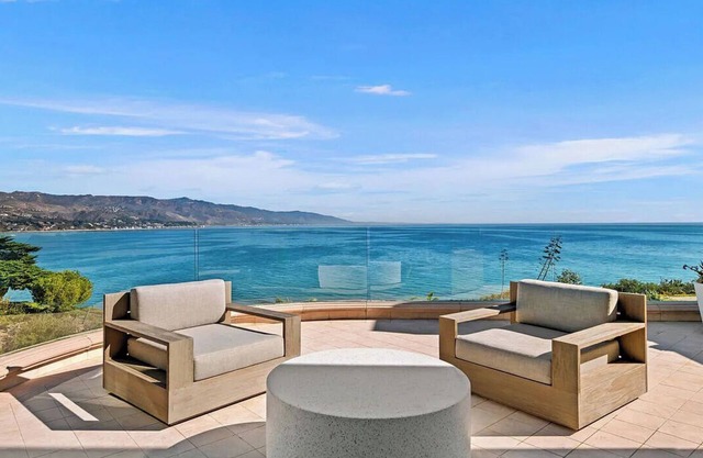 Spacious 6-bedroom villa in charming Malibu with 250 People Event Space.