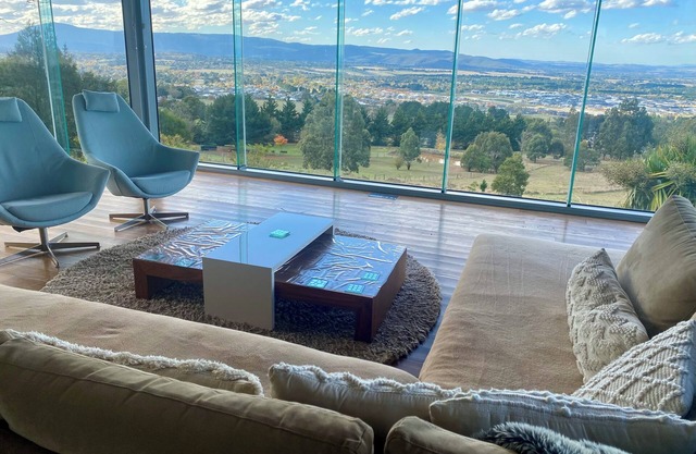 Spacious 6-BR Retreat with Breathtaking Views – Perfect for Family & Friends
