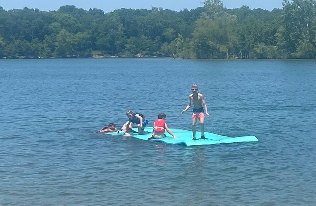 SPACIEUSE MAISON PRIVÉE AU BORD DU LAC. QUALITÉ FAMILIALE TEMPS. KAYAKS FOURNIS