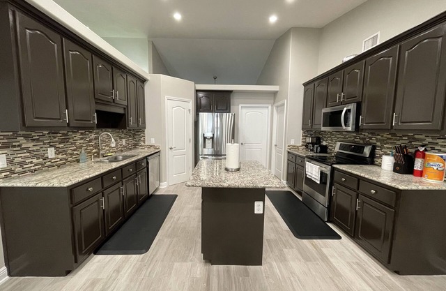 Spacious 6BR Home Perfect for Large Family Getaway