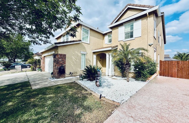 Spacious 7-bedroom villa in brilliant Merced with WiFi, fitness room, AC