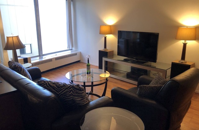 SPACIOUS 800 ft² 1BEDROOM RIVER VIEW SUITE + OFFICE (6 MONTHS MINIMUM)