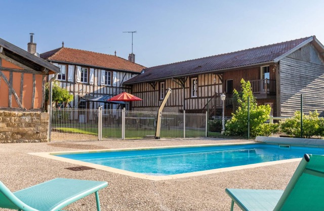 Grand Gîte à Louvemont : 8 Chambres, Piscine Chauffée, Proche Lac et Activités outdoor