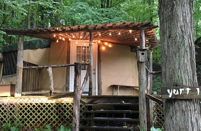 Yourte spacieuse et aérée pour glamping en tout confort!