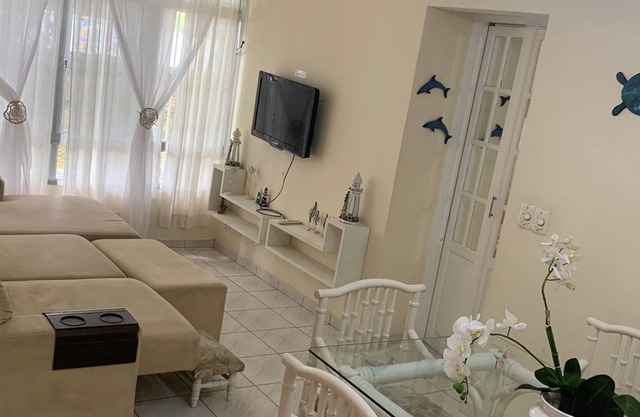 Spacious and airy apartment 150m from Enseada Guaruja beach