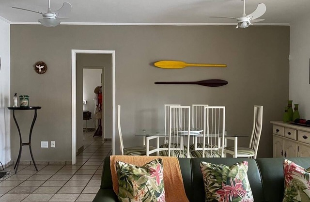 APPARTEMENT CONFORTABLE ET AVEC COSY GRAND BALCON SUR LA PLAGE COVE