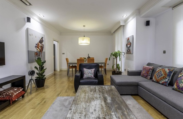 Spacieux et confortable dans un quartier central, Indautxu.