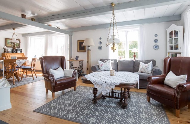 Spacious and cozy holiday apartment in the old thatched house