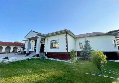 Spacious and cozy villa
