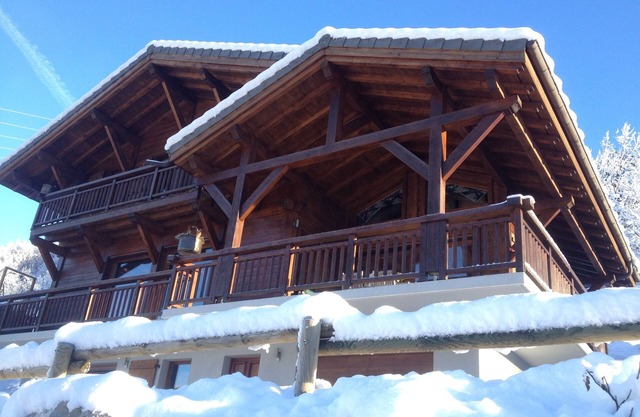 Chalet spacieux et luxueux, décoré avec goût et avec une très belle vue!