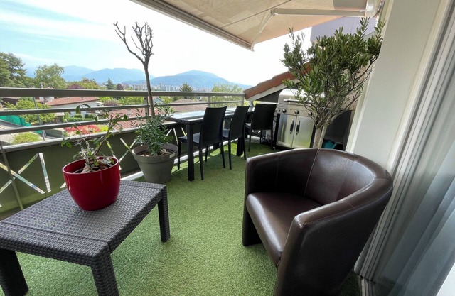 Bel appartement en attique avec terrasse belle vue dégagée