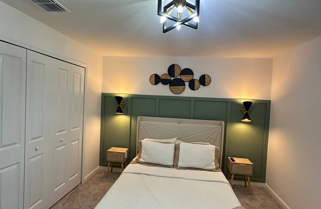 Spacious and private bedroom in a modern new home in Port Charlotte with AC,WiFi