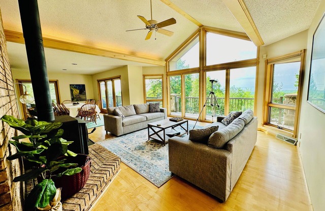 Peaceful and Elegant Home: Lake Superior and Madeline Island Views & Sauna