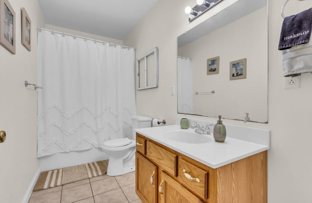 Spacious and Private Guest House w/a Large Porch!
