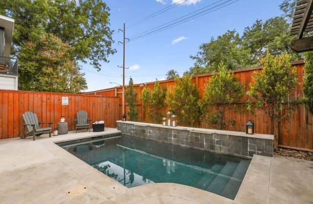 Spacious and Sleek Modern Elegance |Heated Pool