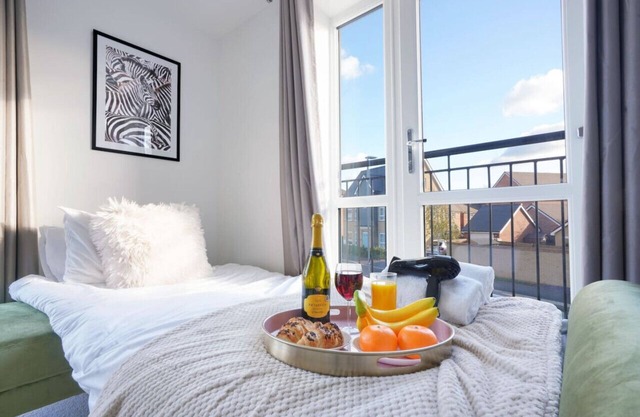 Spacious and Stylish House - Sleeps up to 8 Guests