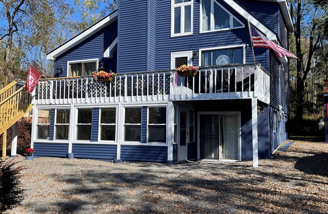 Spacious and Tranquil Lazy Lake Lodge Escape
