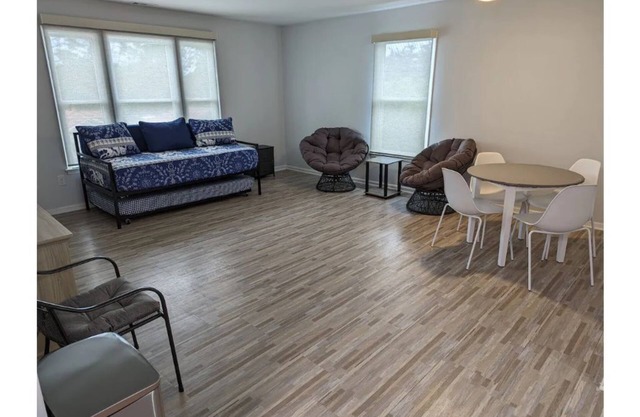Spacious Apartment Minutes from State Park & Lake