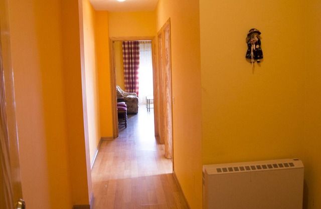Spacieux appartement de 120 Mtrs, avec 3 chambres, 2 salles de bains, garage, très central